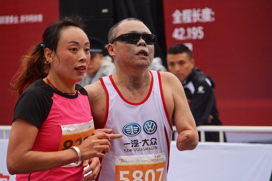 2017广安马拉松15日健康开跑