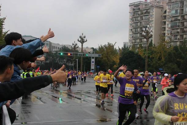 2017金温江半程马拉松开跑 专业城市赛事开启全民狂欢
