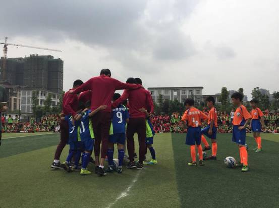 U19国足携“熊猫杯”开门红来到成都郫都区 推广校园足球国脚亲上阵